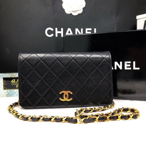 CHANEL Handbags - Chanel vintage CC classic flap mini full flap quilted single chain shoulder bag
